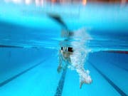Beim modernen Schwimmen ist der Kopf unter Wasser. Darum ergibt eine Badekappe Sinn. (Bild: Urs Bucher)