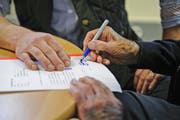 2018 unterzeichnete der 104-jährige Australier David Goodall in einem Sterbezimmer der Freitod-Organisation Eternal Spirit in Liestal die letzten Formulare. (Bild: Martin Töngi)