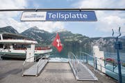 Das Motorschiff MS Flüelen beim Schiffssteg Tellsplatte in der Gemeinde Sisikon am Vierwaldstättersee im Kanton Uri, am Dienstag, 17. Juli 2018. (Urs Flüeler / Keystone)