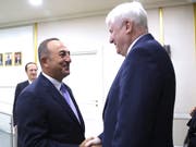 Von oben herab - so fühlt sich die Türkei oft von der EU (und auch Deutschland) behandelt, so man denn Präsident Erdogan glauben will. Im Bild: der deutsche Innenminister Seehofer (rechts) wird vom türkischen Aussenminister Cavusoglu in Ankara empfangen. (Bild: KEYSTONE/AP Pool Turkish Foreign Ministry)