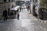 Die Rathaustreppe. Der Rathausplatz ist einer von Hein Wirz' Lieblingsorten in Luzern, da er die italienische Renaissance verkörpere. (Bild: Nadia Schärli, Luzern, 25. September 2019)
