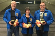 Das erfolgreiche Urner Pistolenteam; von links: Peter Planzer, Ruth Planzer und Stefan Gamma. (Bild: PD)