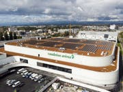 Das neue Eisstadion des Eishockeyclubs Lausanne HC in Malley wurde erst vor zehn Tagen eröffnet. (Bild: Keystone/LAURENT GILLIERON)