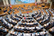 Die Nationalrätinnen und Nationalräte haben in den vergangenen vier Jahren erneut mehr Vorstösse eingereicht. (Bild: Anthony Anex / Keystone, Bern 4. Mai 2017)