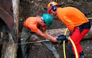 Obwaldner Zivilschützer im Einsatz. (Bilder: PD)