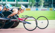Rollstuhlfahrerin Manuela Schär (Helmnummer 3) an «Weltklasse am See» im Jahr 2017 (Bild: Andrea Stalder)