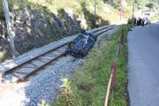 Blick von oben auf die Unfallstelle. (Bild: Kapo SG)