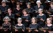 120 Individuen vereint zum Kollektiv: Der Konzertchor Luzern beim letztjährigen Auftritt im KKL Luzern. (Bild: Corinne Glanzmann, 21. Oktober 2018)