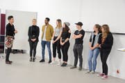 Corinne Staub thematisierte auch das Outfit an ihrem Benimm-Crash-Kurs: Im Vordergrund stand dabei die Frage, wie formell die Kleidungsstücke wirken. (Bild: Christian Tschümperlin (Altdorf, 2. Oktober 2019)