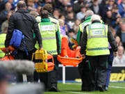 Hugo Lloris kann bei der 0:3-Niederlage von Tottenham das Spielfeld nicht aus eigener Kraft verlassen (Bild: KEYSTONE/AP/KIRSTY WIGGLESWORTH)