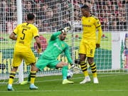 Borussia Dortmund und insbesondere Manuel Akanji (rechts) erleben in Freiburg einen schwarzen Nachmittag (Bild: KEYSTONE/EPA/ARMANDO BABANI)