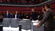 Albert Rösti, Petra Gössi, Sandro Brotz, Gerhard Pfister, Christian Levrat (v.l.n.r). (Bild: Screenshot SRF)