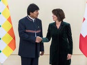 In Bolivien formieren sich Massenproteste gegen die Politik des sozialistischen Präsidenten Evo Morales. (Archivbild mit Doris Leuthard 2017 in Bern) (Bild: KEYSTONE/ALESSANDRO DELLA VALLE)