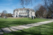Hier wird das Provisorium stehen: auf dem Unteren Brühl, im Park neben der Tonhalle. (Bild: Ralph Ribi)
