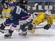 Am Ende obenauf: ZSC-Stürmer Marcus Krüger (li.) schoss die ZSC Lions zum Sieg gegen Meister Bern (Yanik Burren) (Bild: KEYSTONE/URS FLUEELER)