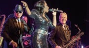 Blues-Brothers-Special: Pepe Lienhard mit seinem Show-Orchester im Thurgauerhof. (Bild: Reto Martin)