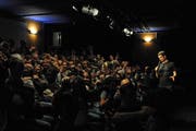 Fabian Unteregger gastierte mit seinem Programm «Doktorspiele» in Lichtensteig. (Bild: Michael Hug)
