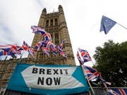 Die EU signalisiert nach London, dass sie offen für eine erneut Verschiebung des Brexits ist und keinen EU-Austritt Grossbritanniens ohne einen Vertrag wünscht. (Bild: KEYSTONE/AP/KIRSTY WIGGLESWORTH)
