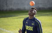 Breel Embolo und seine Liebe zum Ball: "Der Fussball gibt dir Emotionen, vor und nach dem Spiel, die dir für das ganze Leben bleiben." Bild: Freshfocus.