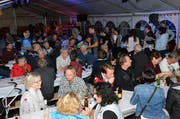 Das Festzelt platzt ob des grossen Andrangs an Besucherinnen und Besuchern aus fast allen Nähten. (Bild: Christoph Heer)