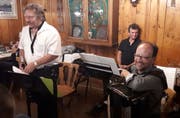 Von links: Sepp Wipfli, Urs Baumann und Fredy Reichmuth zeichneten für die musikalische Zeitreise durch über 100 Jahre Innerschweizer Ländlermusik verantwortlich. (Bild: PD)