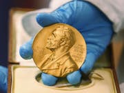 Die Nobel-Medaillen werden am 10. Dezember, dem Todestag von Alfred Nobel, feierlich überreicht. (Bild: Keystone/AP/FERNANDO VERGARA)