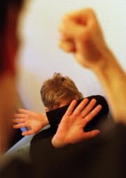 Unter Alkoholeinfluss wird der Mann gewalttätig. In einer solchen Situation schlug er zu. (Bild: Trix Niederau)