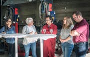 Bettina Vincenz, Daniela Wild, Mohamad Babai sowie Andrina und Beat Greutmann präsentieren ihre erfolgreiche Zusammenarbeit vor der Presse. (Bild: Andrea Stalder)