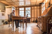 Früher waren die Wände und Decke weiss. Nach einem Umbau erstrahlt die Stube in altem Glanz. (Bild: Andrea Stalder)
