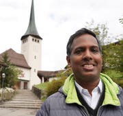 Father Sijoy Mathew freut sich darüber, ab diesem Monat vorübergehend die Pfarrei Spiringen betreuen zu dürfen. (Bild: Franz Imholz)