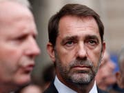 Frankreichs Innenminister Christophe Castaner hat nach der tödlichen Messerattacke von vergangener Woche Fehler eingeräumt. Einen Rücktritt lehnt er aber weiter ab. (Bild: KEYSTONE/EPA/IAN LANGSDON)