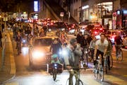 Critical-Mass Zürich: auf der Rämistrasse runter Richtung Bellevue. (Bild: Ennio Leanza/Keystone)