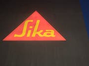 Die auf Bauchemikalien und Klebstoffe ausgerichtete Sika-Gruppe hat sich temporär von ihrem Unternehmensziel verabschiedet, jedes Jahr mindestens 25 Prozent auf das investierte Kapital zu erzielen. (Bild: KEYSTONE/URS FLUEELER)