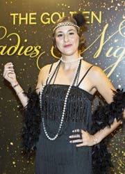 Belinda Bencic zeigt sich an der Spielerinnen-Party in Linz im 20er-Jahre-Look. (Bild: Jürgen Hasenkopf, 7. Oktober 2019)
