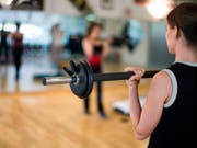 Ostschweizer Migros-Fitnessstudios kommen unter Zürcher Obhut. (Bild: KEYSTONE/GAETAN BALLY)