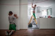 Wenn die Stadt Kriens Aufträge an Baufirmen vergibt, sollen externe Fachleute für Qualität garantieren. (Archivbild: Keystone/Gaetan Bally)
