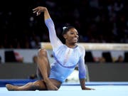 Simone Biles führte das amerikanische Frauen-Team einmal mehr überlegen zum Titel (Bild: KEYSTONE/AP/MATTHIAS SCHRADER)