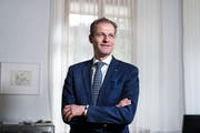 Der Luzerner Regierungsrat Reto Wyss (54, CVP) an seinem 100. Arbeitstag als Finanzdirektor in seinem Büro an der Bahnhofstrasse 19 in Luzern. (Bild: Dominik Wunderli, 8. Oktober 2019)