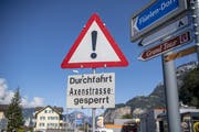 Die Strssensperrung der Axenstrasse bewegt das Urner Gewerbe. (KEYSTONE/Urs Flueeler)