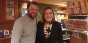 Simon Stadler und Heidi Z’graggen schätzten die persönlichen Gespräche mit der Urner Bevölkerung. (Bild: PD)