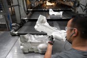 In Sevelen steht der einzige Schweizer Produktionsstandort der Autoneum. (Bild: Gaëtan Bally/keystone)