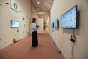 Korridor Ereignishorizont/Event Horizon mit Arbeiten von Esneider Gamboa Burbano/Diana Becerra Guzmán: aus der Serie "Sound Landscapes": Bogotá 1, 2017, Video; Zagreb 1, 2019, Video Zurich 1, 2019, Video. (Bild: Goran Šković)