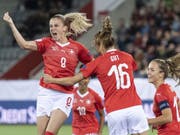 Ana Maria Crnogorcevic freut sich über ihren Treffer (Bild: KEYSTONE/PETER SCHNEIDER)