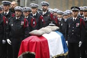 Die Opfer des Terroranschlags wurden am Dienstag in Paris geehrt. (Bild: Keystone)