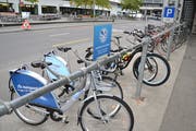 Neben den Nextbike-Plätzen hat es noch freien Raum für Velos. (Bild: Janick Wetterwald, 8. Oktober 2019)