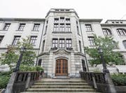 In der Kanti am Brühl sprachen FDP-Politiker über Gefahren des Internets. (Bild: Hanspeter Schiess)