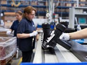 Den Mitarbeitenden des Industriekonzerns Georg Fischer und des Pharmaunternehmens Novartis werden laut einer Studie des Swiss Institute of Directors (SIoD) faire Löhne bezahlt. (Bild: KEYSTONE/GAETAN BALLY)