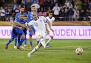 Hat mit Finnland die erste Teilnahme an einem grossen Turnier im Visier: Torjäger Teemu Pukki (Bild: Keystone).