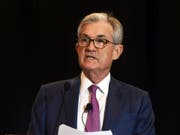 Der Chef der US-Notenbank Fed, Jerome Powell, hat am Dienstag in Denver klar eine weitere Zinssenkung der amerikanischen Zentralbank in diesem Jahr angekündigt. (Bild: KEYSTONE/AP/THOMAS PEIPERT)