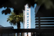 Konzerne wie Novartis dürften unter die neue Regelung fallen. Sie sollen künftig im Ausland mehr Steuern abliefern - und dafür weniger in der Schweiz. (Bild: Keystone)